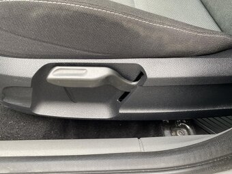 Ford Focus 1.6 i , 74 kW benzín, 2010 - 10