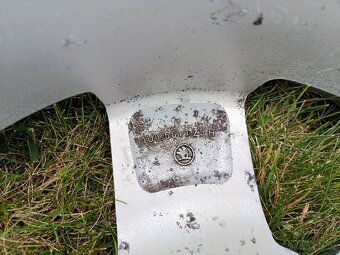 Celoroční pneu kola Škoda Octavia 1  195/65/15 et38 - 10