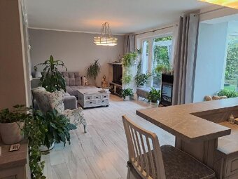 Prostorný 5+kk se zahradou a garáží na okraji Brna - 10