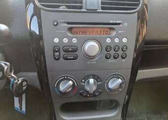 Suzuki Splash 1,0 GLS benzín manuál 50 kw - 10