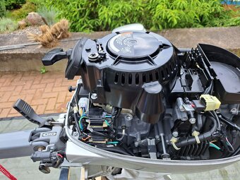 Motorový člun Honda 320 cm, 15 HP - 10