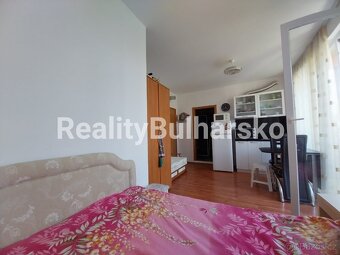 BULHARSKO Zařízené studio 1+kk s balkonem, jen 400m od pláže - 10