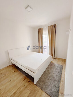 Pronájem bytu 2+kk, 56m2 + balkon 15m2, ul. Hartigova, Praha - 10
