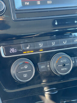 VOLKSWAGEN GOLF 1.6TDi VÝBAVA - 10