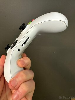 Xbox One S konzole s ovladačem - 10