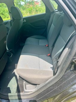 Ford Focus Trend 1.4i - 10