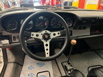 Porsche 911 Carrera z roku 1988 - 10