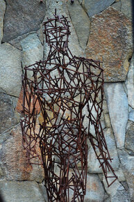 Plastika Kráčejícího muže - prodano - 10