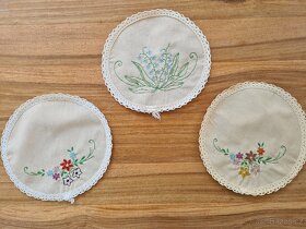 Vyšívané ubrusy, prostírání - 10