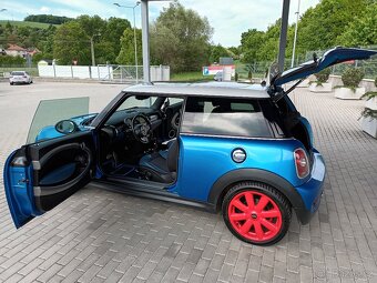 Mini Cooper S 1,6 i,128kw,R56,AUT,XENON,PANO - 10
