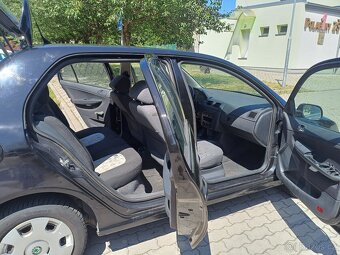 Škoda Fabia 1.2i 40kw benzin r.2004 stk platná - 10