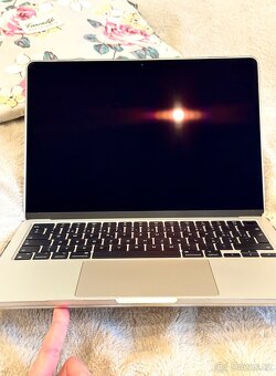 MacBook Air 13” M3 CZ 2024 Hvězdně Bílý - 10