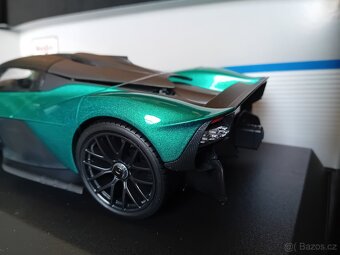 Aston Martin Valkyrie a Ford F150 Pick-Up 1:18 Maisto - 10