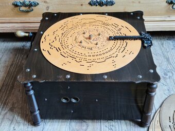 Starožitný hrací stroj, flašinet Ariston, 1890 - 1900 - 10