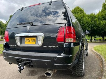 LINCOLN NAVIGATOR OFFROAD 4X4 V8 BENZÍN / LPG - 10