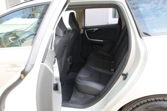 Volvo XC60 2.4D5 120kW AWD Automat+Navi+Kamera+Tažné - 10