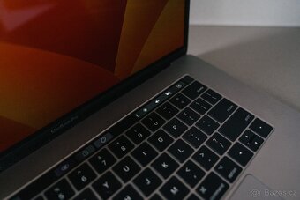 MacBook Pro 15" 2017, i7, 16gb RAM, 512gb SSD - 10