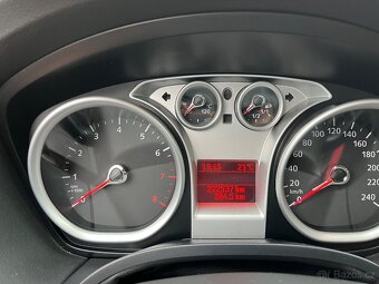 PRODÁM FORD FOCUS Mk2 po faceliftu 1.6 74kW combi - 10