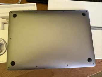 MacBook Air 13" M1 8 GB RAM | 256 SSD | TOP stav - 10