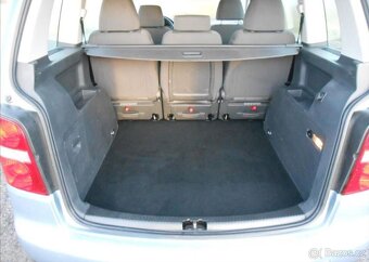 Volkswagen Touran 1,4 TSI 103 kW Serviska benzín - 10