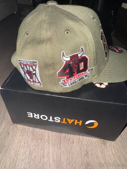 Kšiltovka Mitchell & Ness Bulls - 10