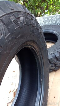 Toyota Hilux 265/70 R17 250km najeto,jako NOVÉ 4x4 M/T M+S - 10