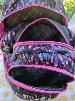 Školní batoh s motivem peří - 10