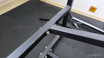 Lavice na bench press - 10