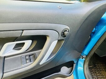 ŠKODA ROOMSTER 1.4 16V  63 kW DIGI KLIMA, VYHŘEV SEDADEL - 10