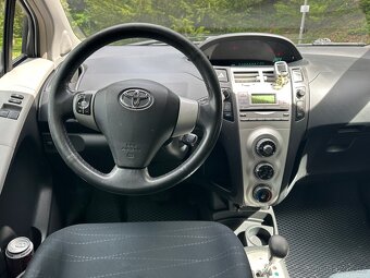 Prodám Toyota Yaris 1.3i 64kw automat - 10