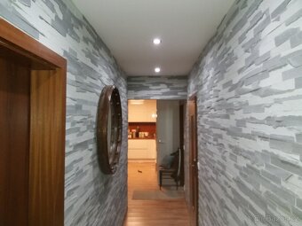 AKUSTICKÝ vnitřní a venkovní betonový obklad LEHČÍ NEŽ SÁD. - 10