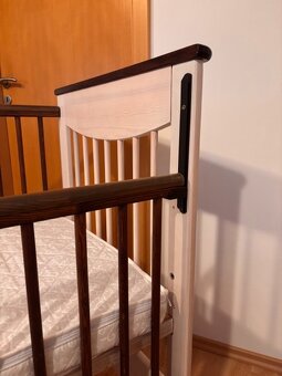 Dětská postýlka Drewex Mocca se stahovací bočnicí - 10