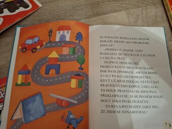 Hračky 50 kusů,štěkající pes, sanitka, vojáčci, pop-it - 10