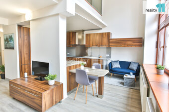 Loftový byt 83 m2 přímo u metra Palmovka, Praha 8 - 10