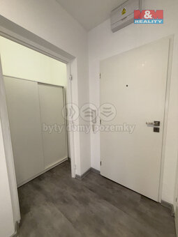 Pronájem bytu 1+kk, 28 m², Zlín, ul. Bratří Jaroňků - 10