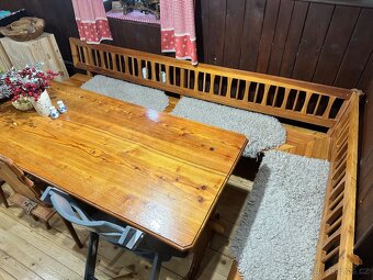 Selský jídelní set – masivní stůl, velká rohová lavice + 3 ž - 10
