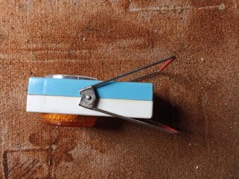 Malý svěrák nebo retro svítilna - 10