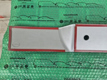 zadní odrazový panel mezi světla HELLA Škoda Felicia před FL - 10