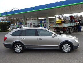 Škoda Superb 2,0 TDI, 4X4, AUTOMAT - 10
