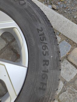 Prodám orig alu 16 Dacia Duster 5x114,3 ET 40 letní pneu - 10