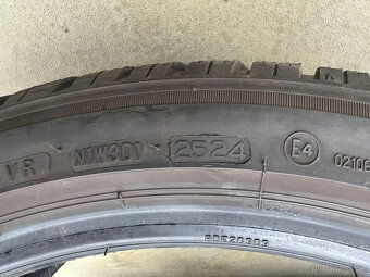 235/40R19 zimní pneu BRIDGESTONE BLIZZAK LM005 - 10