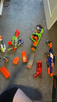 NERF stojan + pistole - 10