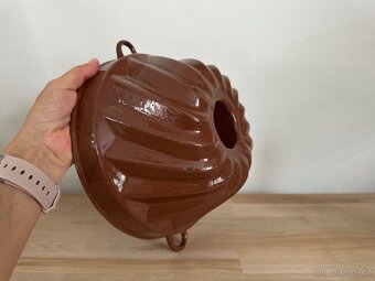 Stará litinová forma na bábovku hnědá zn. SFINX - 10
