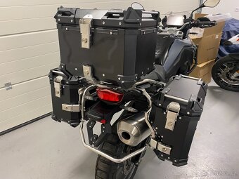 Kufry na moto - 10