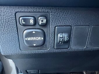 TOYOTA RAV4 2.0D D4D 105 KW,1.MAJ.MANUÁL,TAŽNÉ,NAVI,KAMERA - 10