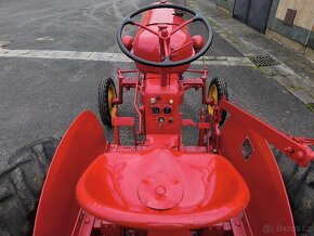 Traktor Massey Harris Pony 820 - 10