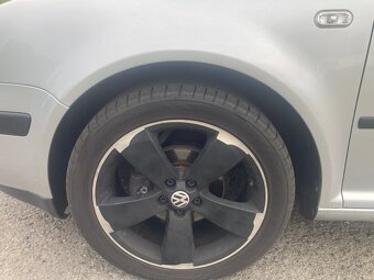 VW Golf 1.6 16V - 10