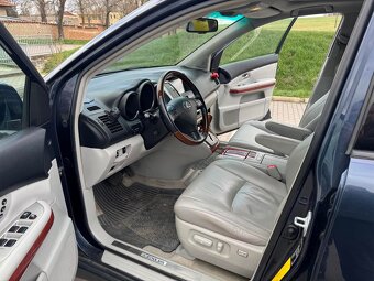 Lexus RX400h | 3.3 V6 | AWD | Hybrid | 155 KW - 10