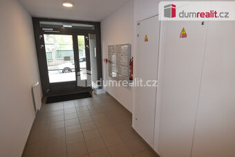 pronájem exklusivního 1+kk, 47m2 vč. zahrádky, garážové stán - 10