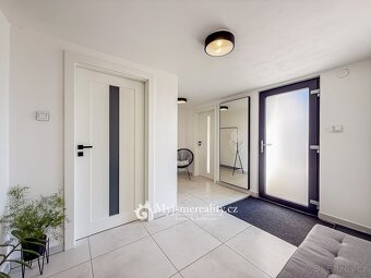 Prodej zerekonstruovaného rodinného domu 4+kk, 620 m2 - Velk - 10